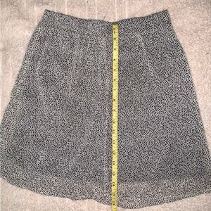 Casual simple black an white/printed skirt 
18in Long & 13in Waist
cheetah print